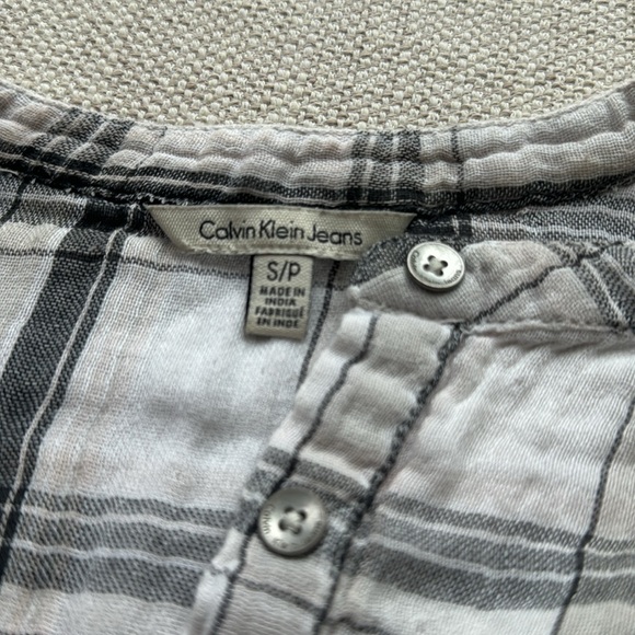Calvin Klein jeans, S, charcoal/cream/white plaid, short sleeve shirt, 4 buttons - Picture 2 of 4